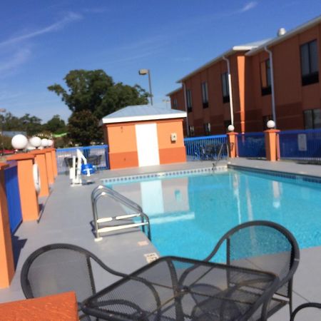 Luxury Suites Ferry Pass Exterior foto